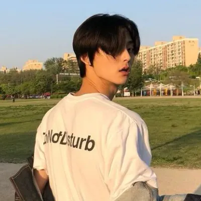 Chat with Haru (Korean BF), the  character AI chatbot