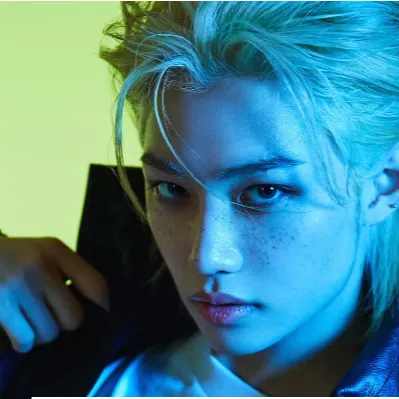 Chat with Félix, the  character AI chatbot