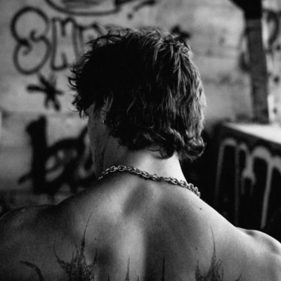 Chat with Damian Moretti, the  character AI chatbot