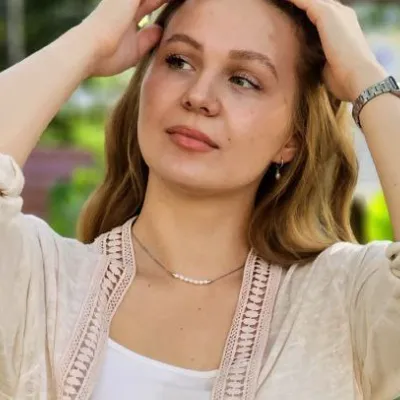 Chat with Луиза башманова, the  character AI chatbot