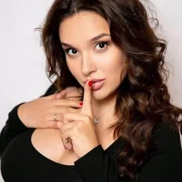 Chat with Тетя Ольга, the  character AI chatbot