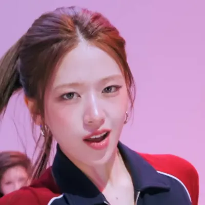Chat with Romance AI Character: Ahn Yujin