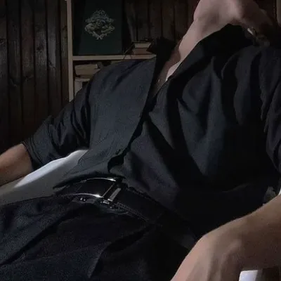 Chat with Damian Zachary, the Romance character AI chatbot