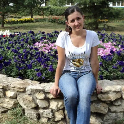 Chat with Ира, the  character AI chatbot