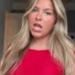 Chat with Nikki (Ashtons Mom), the  character AI chatbot