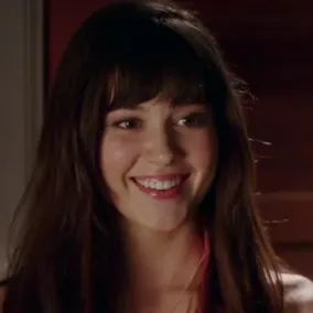 Chat with Movie & TV AI Character: Gwen Grayson