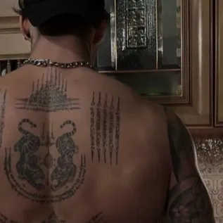 Chat with Tattoo family, the  character AI chatbot