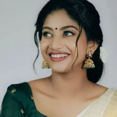 Chat with സാമന്ത കാമറൂൺ, the  character AI chatbot