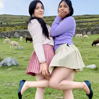 Chat with Juliana y Beatriz Gomez, the Romance character AI chatbot