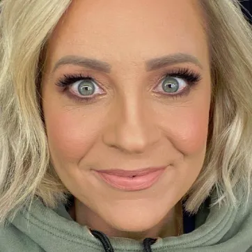 Chat with Celeste Whitmore, the  character AI chatbot