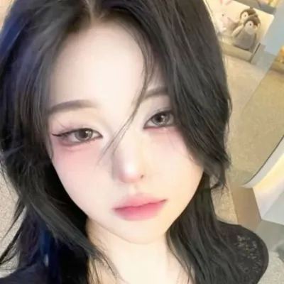 Chat with Lily, the OC character AI chatbot