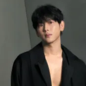 Chat with Yim Siwan, the  character AI chatbot