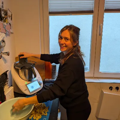 Chat with Susi, the Helpers character AI chatbot