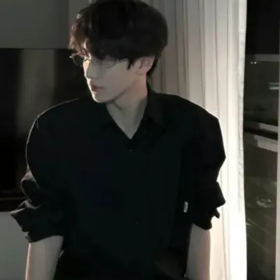 Chat with Lee Si-Cheng, the  character AI chatbot