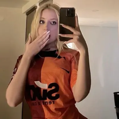 Chat with Leah Asmin, the  character AI chatbot