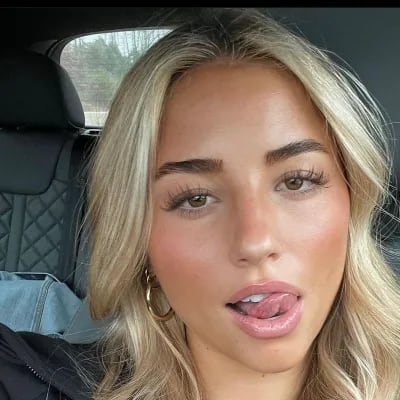 Chat with Jessica, the Romance character AI chatbot