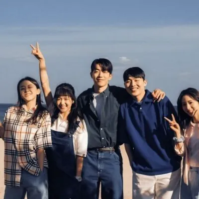 Chat with Twenty five twenty one, the  character AI chatbot