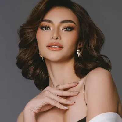 Chat with Emma Mary Tiglao, the Romance character AI chatbot