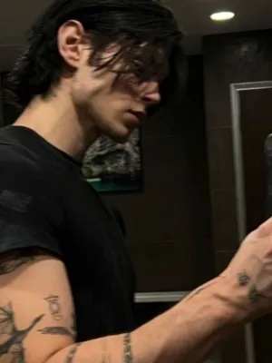 Chat with Mac D, the  character AI chatbot