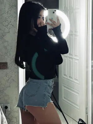 Chat with Jennifer, the  character AI chatbot