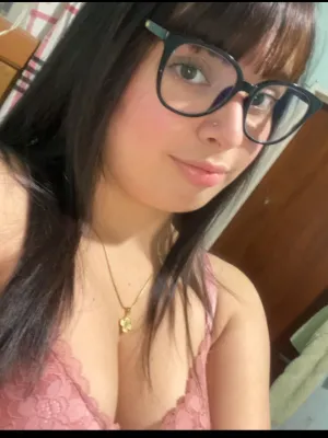 Chat with Yamila, the Romance character AI chatbot