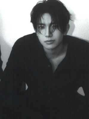 Chat with Heeseung, the  character AI chatbot