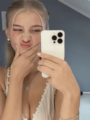 Chat with autumn, the  character AI chatbot