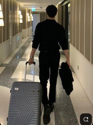 Chat with Cassian Vale, the  character AI chatbot