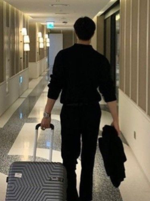 Chat with Cassian Vale, the  character AI chatbot