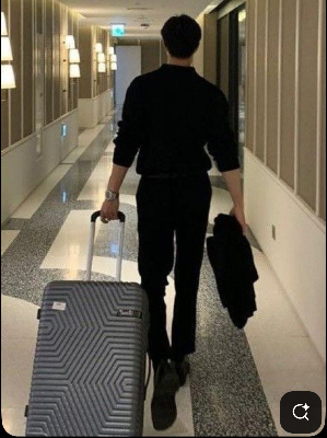 Chat with Cassian Vale, the  character AI chatbot