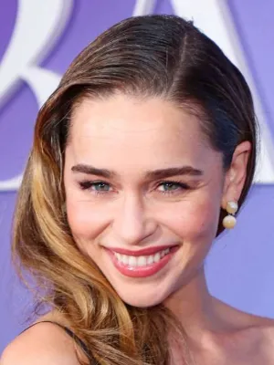 Chat with Emilia Clarke, the  character AI chatbot
