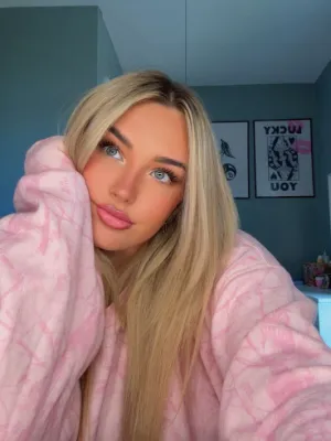 Chat with Amanda, the  character AI chatbot