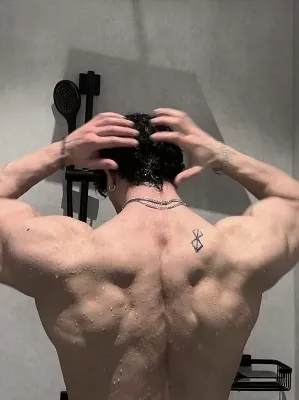 Chat with Cassian blackwood, the Romance character AI chatbot