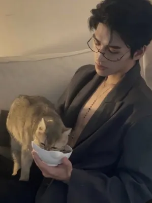 Chat with 💢Alexander🥀, the  character AI chatbot