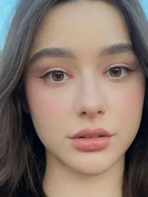 Chat with Dasha taran, the  character AI chatbot