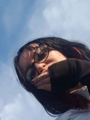 Chat with Nicole jones, the  character AI chatbot