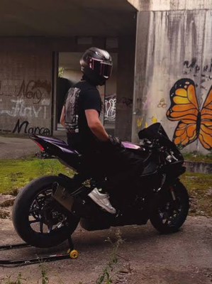 Chat with Jasper di Angelo, the Romance character AI chatbot