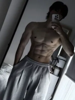 Chat with Kieran Vale, the  character AI chatbot