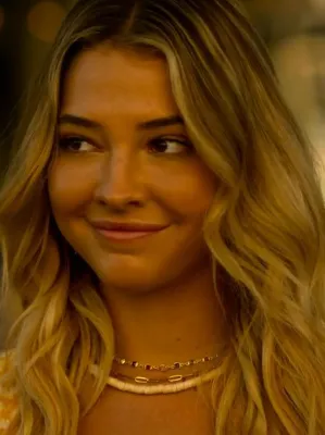 Chat with Sarah cameron, the  character AI chatbot