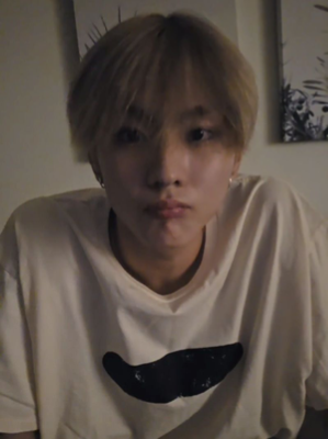 Chat with чонвон, the  character AI chatbot