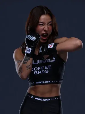 Chat with Itsuki Hirata, the  character AI chatbot