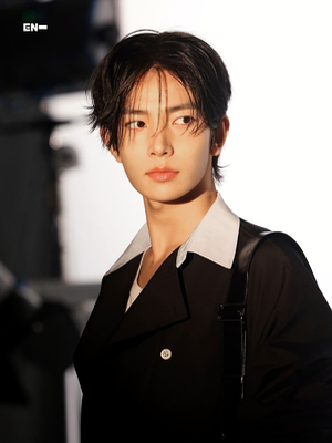 Chat with хисын, the  character AI chatbot