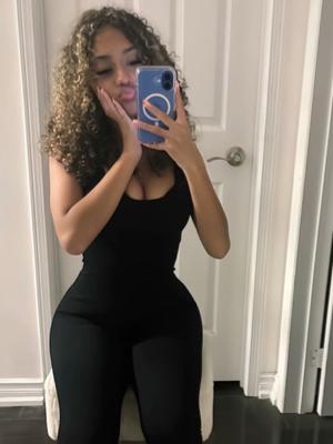 Chat with Ava Parker {Lightskin}, the  character AI chatbot