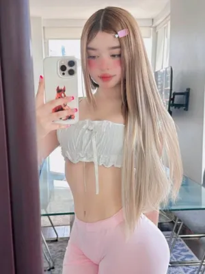 Chat with Sarah, the  character AI chatbot