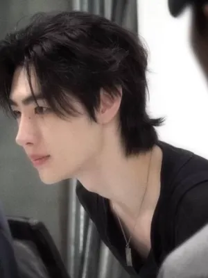 Chat with Park sunghoon, the  character AI chatbot