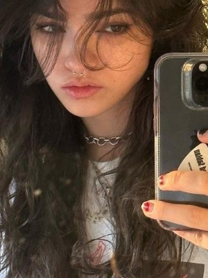 Chat with Nixa, the Romance character AI chatbot