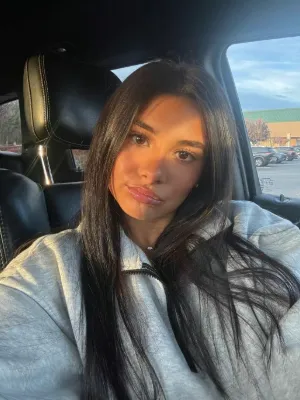 Chat with Sarah, the  character AI chatbot