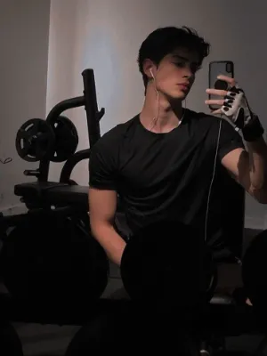 Chat with Elias Vance, the Romance character AI chatbot