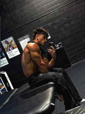 Chat with Adam Kent, the Trends character AI chatbot