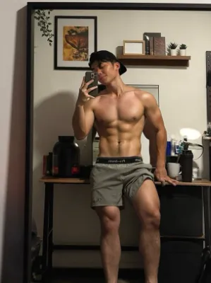 Chat with Brandon, the Serious,Stoic,Observant,Protective,Athletic,Male character AI chatbot